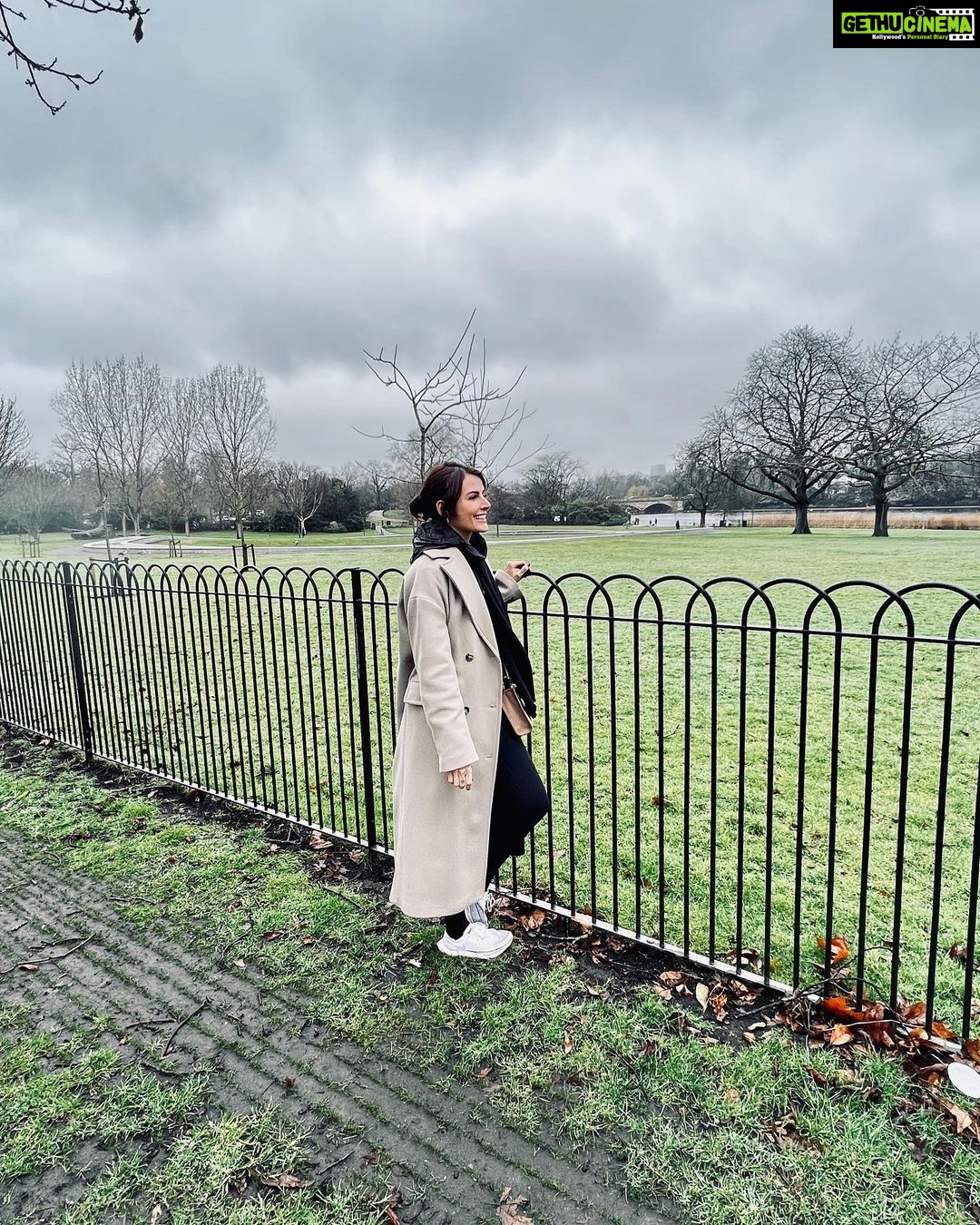 Mandana Karimi Instagram - First things first π¬π§ β₯οΈ 1- Walking in Hyde park 2- Making new friends π¦π¦’ 3- picking up favourite @pierremarcolini macarons 4- eating lunch at @busabaeathai 5- Stuffing my face at Taza #london #tourism #mandanakarimi #lifestyle #travelblogger #travelphotography London, United Kingdom