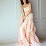 Mandana Karimi Instagram - ‏✨ IF YOU NEED SOMETHING TO BELIEVE IN, START WITH YOURSELF! 🥰 ‏ Had a great time shooting with these wonderful people: @stylebypoonamgupta ‏@kay_sukumar ‏@brindasneha ‏@kalyaninayakmakeupandhair ‏@ankitamanwanimakeupandhair ‏@ishamalhotraa ‏🔥 Do you believe in yourself? Leave a comment اگه‌ نیاز دارید به چیزی باور داشته باشید، چطوره از خودتون شروع کنید و به خودتون باور کنید! ❤️ شما خودتون رو باور دارید؟ تو کامنتا بنویسید. #مانداناکریمی #بازیگرزن #مدل #فشن #مدلینگ #عکاسی #استایل #لباس_زنانه #بالیوود #عکاسی_فشن ‏#mandanakarimi #actress #actor #model #fashion #style #modeling #photography #dress #bollywood #fashionphotography Mumbai, Maharashtra