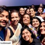 Mandana Karimi Instagram - It wasn’t any movie night… It was #DeathOnTheNile An evening where friends came together to celebrate our loveliest @alifazal9 be Andrew Katchadourian. His protruding teeth, queasy smile, that nervous shiver, that suspicious eye roll; Lee you’re a delight on screen and this movie is exactly what I needed on a lazy day. You also made all of us smile. Thank You for bringing us together… flowers and roses and teddy bears to you my friend. 💖 Thanks @reallyswara for this last minute before exit photo. It helped to prove we were indeed together. Much needed ❤️ علی یکی از دوستان قدیمی منه و یادمه از زمانی که تازه کار حرفه ای شو شروع کرده بود، آدم خاکی بود. حتی الان هم که همچین فیلم عالی رو با همچین بازیگرای فوق العاده ای بازی کرده همچنان همون علی سابقِ که من میشناسم، خوب، ساده، صمیمی با یه دل مهربون و خوب. @kubbrasait @kalkikanmani @shashank.arora @rajshri_deshpande @therichachadha @itsvijayvarmay Mumbai, Maharashtra