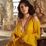 Mandana Karimi Instagram - ✨ Raise your words, not voice. It is rain that grows flowers, not thunder. 🥰 کلماتت را بلند کن و نه صدایت را! گل با باران رشد میکند و شکوفه میزند نه با رعد و برق! ‎#مانداناکریمی #بازیگرزن #بالیوود #رومی #مولانا #باران #رشد #موفقیت #mandanakarimi #flower #relax #bollywood #actress #indian #rumi #positivevibes #rain #flowers Mumbai, Maharashtra