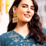 Mandana Karimi Instagram - Happy Republic Day to a place which I call home “India 🇮🇳” ‎روز جمهوری هند مبارک باشه، جایی که الان برای من اسمش هست “خونه”! ‎روز جمهوری هند تاریخی است که در آن قانون اساسی هند به اجرا در آمد و جایگزین قانون دولت هند به عنوان سند حاکم هند شد. Outfit: @lakshitafashions Earrings: @printsbyradhika H&MUA: @makeupbyaakashi Photographer: @ishanzaka Location: @lodhagroup_india ‎#هند #روزجمهوری #هندی #بالیوود #مانداناکریمی #بازیگرزن #مدل #آزادی #تبریک #india #indiarepublicday #bollywood #mandanakarimi #actress #model #fashion #indian Mumbai, Maharashtra