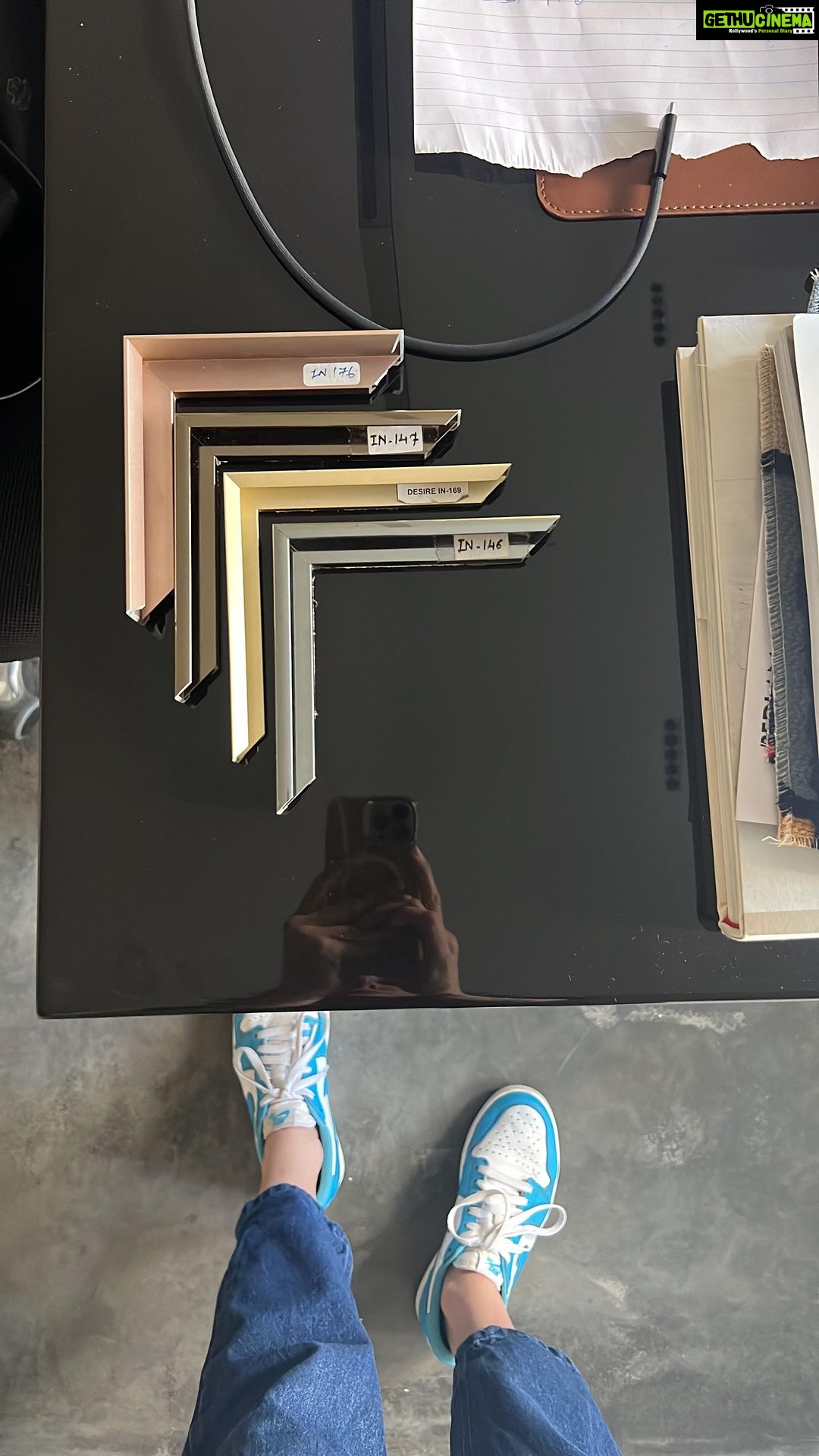 Mandana Karimi Instagram - My first project as an interior stylist is almost ready ( solo project ) 🤩 I can’t wait to show you what I’ve done with this beautiful space designed by @kkd.studio 🙏🫢 . . #design #stylist