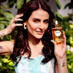 Mandana Karimi Instagram – Got my hands on these  gorgeous products @gisou by @negin_mirsalehi 🥰 smells like heaven 😍 
What’s your fav hair products? 
.
.
.
.
Photographer : @picturesbyronak 
H&MUA: @makeupbyaakashi 
Location : @lodhagroup_india
.
.
#bestgisoucurls #hairstyles #hairroutine Mumbai – मुंबई