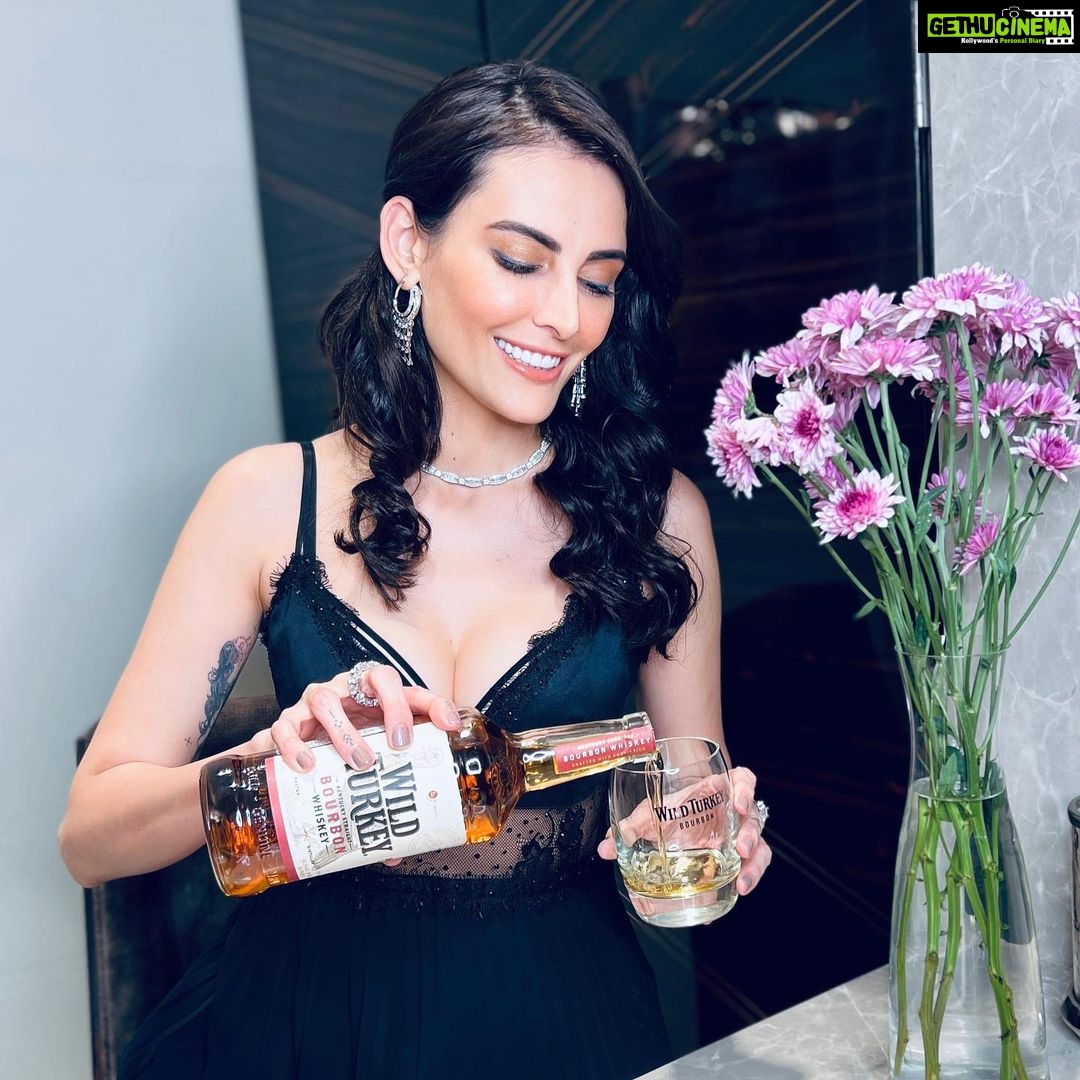 Mandana Karimi Instagram - There was celebration and happiness, hugs and kisses and of course @wildturkeyin ✨🥃 #wildturkeyindia #celbration #newyear Mumbai - मुंबई