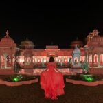 Mandana Karimi Instagram - They say you don’t have to follow the crowd, you can live your life in a land of fantasy. So here I am living my own lil fantasy 👸🏻🪄 #Wedding #Udaipur #Palace Outfit: @rebeccadewanofficial Earrings: @muchtoluv