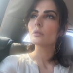 Mandana Karimi Instagram - Week Dump! Weekend finally is here 🤗 how was your week guys? Share some positive vibes ‎سلام بر آخر هفته 🤗 ‎بالاخره رسید! امیدوارم هفته خوبی رو پشت سر گذاشته باشید، اینجا فقط انرژی مثبت قبول میکنیم 🥰 برام از اتفاقای خوب طول هفته بنویسید ❤️ ‎#مانداناکریمی #بازیگرزن #بالیوود #نوشیدنی #تعطیلات #آخرهفته #mandanakarimi #drink #relax #bollywood #actress #indian #weekend #positivevibes Mumbai, Maharashtra
