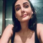 Mandana Karimi Instagram - Week Dump! Weekend finally is here 🤗 how was your week guys? Share some positive vibes ‎سلام بر آخر هفته 🤗 ‎بالاخره رسید! امیدوارم هفته خوبی رو پشت سر گذاشته باشید، اینجا فقط انرژی مثبت قبول میکنیم 🥰 برام از اتفاقای خوب طول هفته بنویسید ❤️ ‎#مانداناکریمی #بازیگرزن #بالیوود #نوشیدنی #تعطیلات #آخرهفته #mandanakarimi #drink #relax #bollywood #actress #indian #weekend #positivevibes Mumbai, Maharashtra