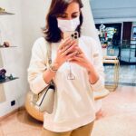 Mandana Karimi Instagram - Week Dump! Weekend finally is here 🤗 how was your week guys? Share some positive vibes ‎سلام بر آخر هفته 🤗 ‎بالاخره رسید! امیدوارم هفته خوبی رو پشت سر گذاشته باشید، اینجا فقط انرژی مثبت قبول میکنیم 🥰 برام از اتفاقای خوب طول هفته بنویسید ❤️ ‎#مانداناکریمی #بازیگرزن #بالیوود #نوشیدنی #تعطیلات #آخرهفته #mandanakarimi #drink #relax #bollywood #actress #indian #weekend #positivevibes Mumbai, Maharashtra
