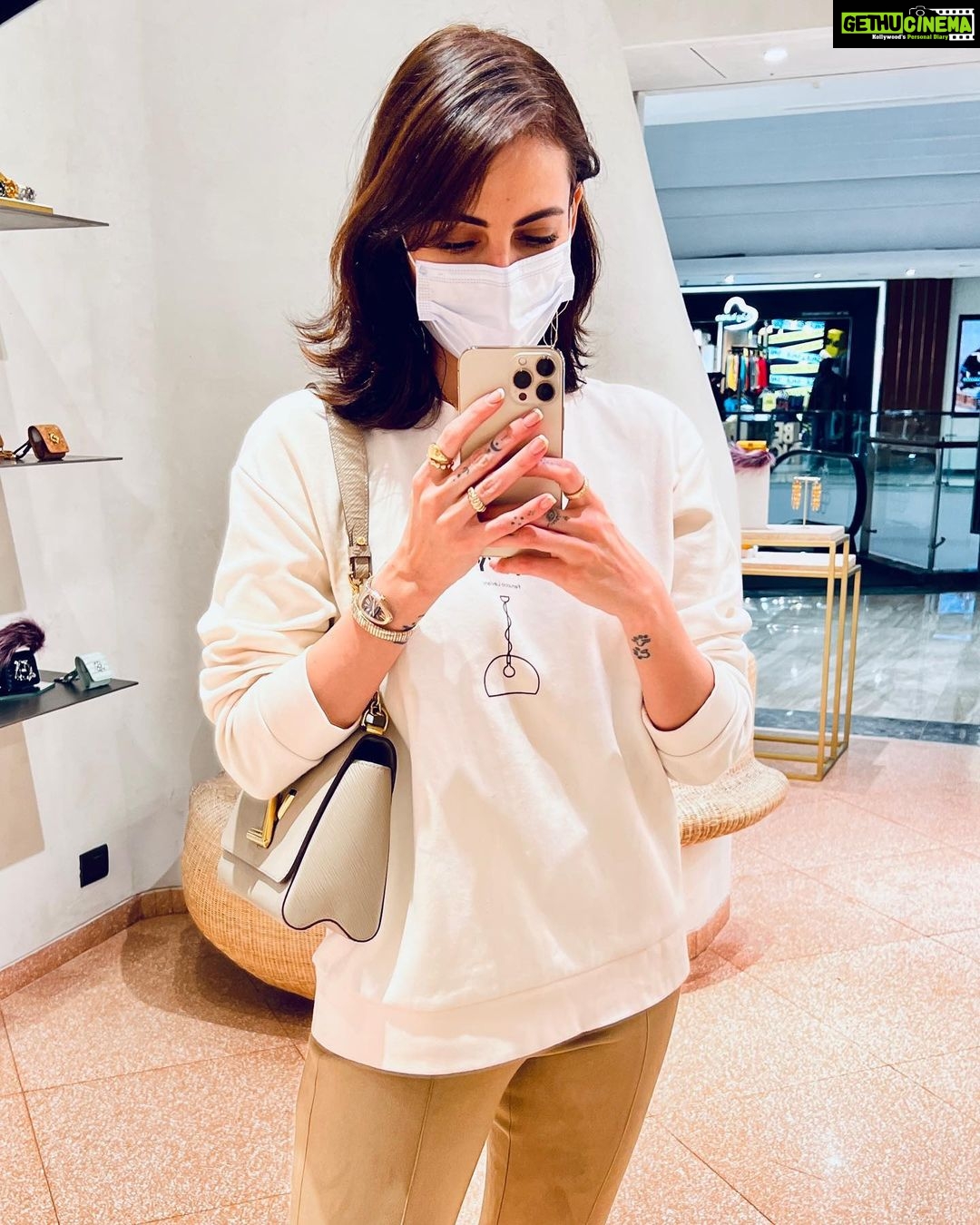 Mandana Karimi Instagram - Week Dump! Weekend finally is here 🤗 how was your week guys? Share some positive vibes سلام بر آخر هفته 🤗 بالاخره رسید! امیدوارم هفته خوبی رو پشت سر گذاشته باشید، اینجا فقط انرژی مثبت قبول میکنیم 🥰 برام از اتفاقای خوب طول هفته بنویسید ❤️ #مانداناکریمی #بازیگرزن #بالیوود #نوشیدنی #تعطیلات #آخرهفته #mandanakarimi #drink #relax #bollywood #actress #indian #weekend #positivevibes Mumbai, Maharashtra