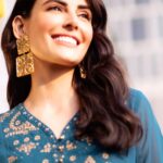 Mandana Karimi Instagram - Happy Republic Day to a place which I call home “India 🇮🇳” ‎روز جمهوری هند مبارک باشه، جایی که الان برای من اسمش هست “خونه”! ‎روز جمهوری هند تاریخی است که در آن قانون اساسی هند به اجرا در آمد و جایگزین قانون دولت هند به عنوان سند حاکم هند شد. Outfit: @lakshitafashions Earrings: @printsbyradhika H&MUA: @makeupbyaakashi Photographer: @ishanzaka Location: @lodhagroup_india ‎#هند #روزجمهوری #هندی #بالیوود #مانداناکریمی #بازیگرزن #مدل #آزادی #تبریک #india #indiarepublicday #bollywood #mandanakarimi #actress #model #fashion #indian Mumbai, Maharashtra