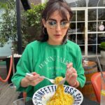 Mandana Karimi Instagram - They said “skinny girls don’t eat 😋” I live to eat 😜 How about you? What’s your favourite meal or cousin? Sushi? Indian? Italian? Persian? 🥰 Well you are watching me hanging out with my BBF’s for a late lunch 😉✨ don’t forget to like and leave a comment ❤️ میگن دخترای لاغر غذا نمیخورن ولی من عاشق غذا خوردنم! غذای مورد علاقه شما چیه؟ غذای کجارو بیشتر دوس دارید؟ سوشی؟ هندی؟ ایتالیایی؟ ایرانی؟ ☺️ #مانداناکریمی #هند #غذا #پاستا #لاغر #مدل #فشن #بازیگر #غذا_ایتالیایی #بالیوود #mandanakarimi #india #food #pasta #skinnygirls #model #fashion #actress #bollywood #italianfood Mumbai - मुंबई