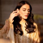Mandana Karimi Instagram - She is all things beautiful . First , she herself . ☀️✨ Punny Leone . . . Wearing: @ritukumarhq H&MUA: @makeupbyaakashi Photographer: @ishanzaka Location : @lodhagroup_india Lodha World Towers