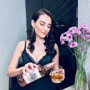 Mandana Karimi Instagram - There was celebration and happiness, hugs and kisses and of course @wildturkeyin ✨🥃 #wildturkeyindia #celbration #newyear Mumbai - मुंबई