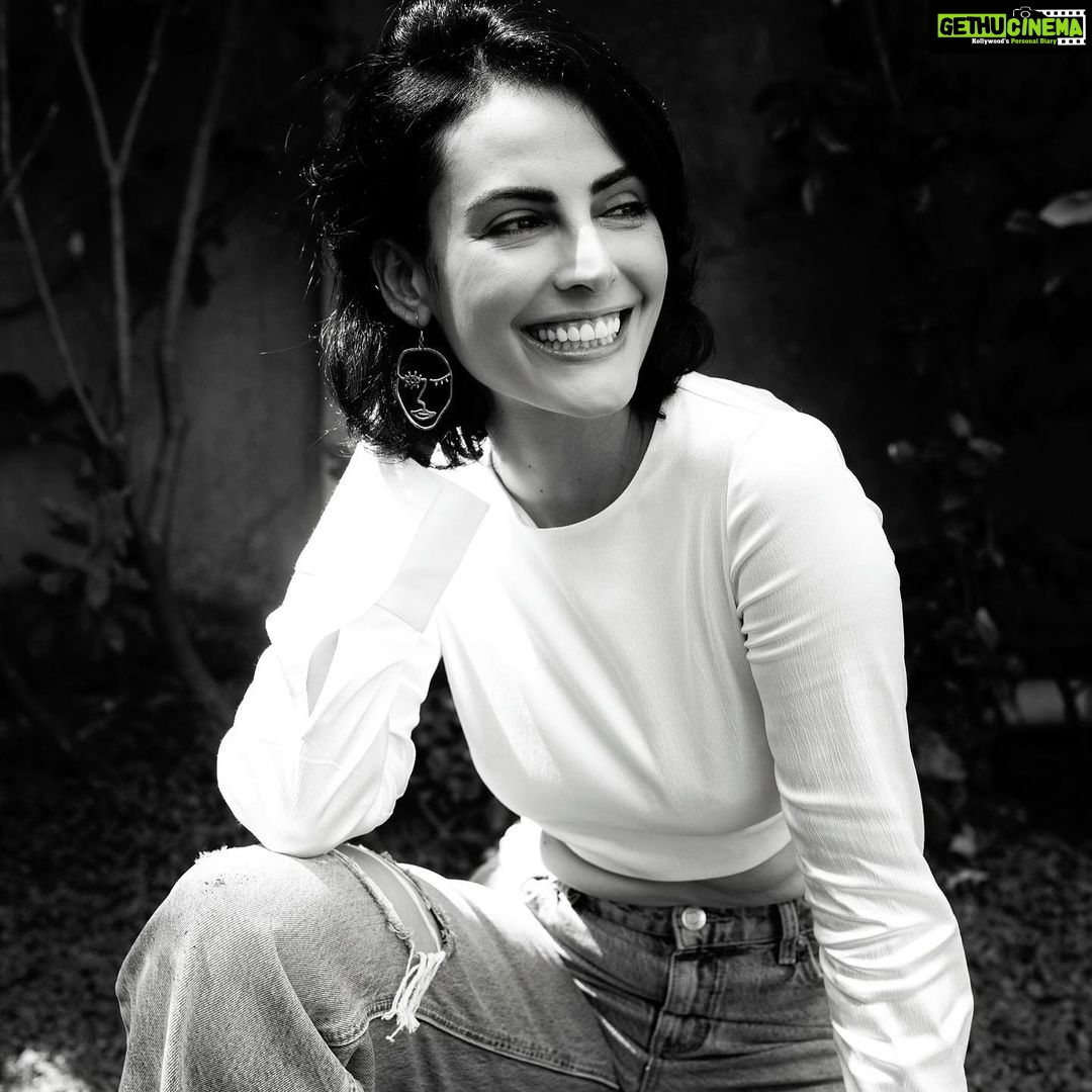 Mandana Karimi Instagram - The smile on my face doesn’t mean my life is perfect. It means I appreciate what I have and what I have been blessed with. I CHOOSE TO BE HAPPY 😇 #stayhappy #behappy #onedayatatime . . 📸 by @kashyapmvyas Mumbai, Maharashtra