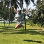 Mandana Karimi Instagram - 🪰 ing high #sundayfunday #mood #throwback Caravela Beach Resort Goa