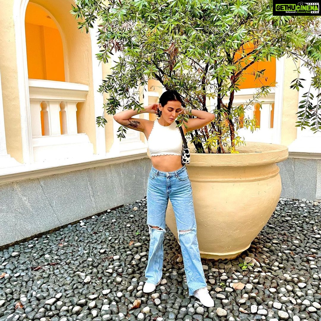 Mandana Karimi Instagram - Just feeling my vibe right now 🤩 #goadiaries #white Goa, India