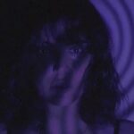 Mandana Karimi Instagram - نگاه 🖤@rezasadeghi_official .................. ‎یه برقی تو نگام بود که ندیدی ‎یه حرفی تو دلم بود که نگفتم ‎تو میرفتی چشام سیاهی می رفت ‎به دیوار تکیه دادم که نیفتم ‎تلاش من همیشه بی ثمر بود ‎چقدر حسرت کشیدم، داغ دیدم ‎تو شبهای تمام مردم شهر چقدر رویای بی چراغ دیدم ‎برای من همیشه وقت کم بود ‎برای با تو بودن وقت کم بود ‎تو روزایی که ما زندگی کردیم ‎همیشه آدم خوشبخت کم بود . ‎کنارت تو چقدر آروم بودم، کنار من چقدر بی تاب بودی ‎چقدر دیر اومدی و زود رفتی ، تو بیداری همیشه خواب بودی ‎چه بی رحمانه میرفتی ‎با اینکه میدونستی بهت دل بسته بودم ‎درست وقتی ازم جدا شدی که ‎ بسختی از درون شکسته بودم मुंबई Mumbai