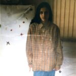 Mandana Karimi Instagram - Kept looking at this old picture of mine which I found the other day !! What’s up with the middle finger ?? 😅 With that innocent face !! Must say Lots has changed ! Now I don’t hide my middle finger behind innocent face 🤣🤣 It’s right at your face 😈 #goodolddays #keepitreal💯 मुंबई Mumbai