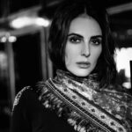 Mandana Karimi Instagram - ره میخانه و مسجد کدام است که هر دو بر من مسکین حرام است ره میخانه و مسجد کدام است که هر دو بر من مسکین حرام است نه در مسجد گذارندم که رند است نه در میخانه کین خمار خام است ورای مسجد و میخانه راهی است بجوئید ای عزیزان کین کدام است به میخانه امامی مست خفته است نمیدانم که آن بت را چه نام است مرا کعبه خرابات است امروز حریفم قاضی و ساقی امام است برو عطار کو خود میشناسد که سرور کیست سرگردان کدام است.....#شجریان 🖤