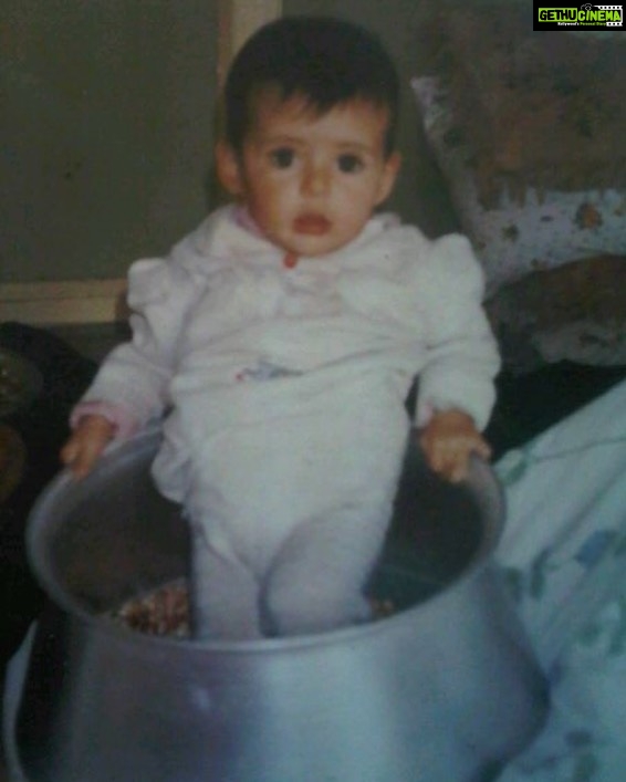 Mandana Karimi Instagram - Last time I felt cute 😁😅 I was so cute that my parents decided to cook me and literally eat me 🤔😂 As we say in Farsi “ ؟ جیگرتو بخورم “ means “ can I eat your liver ? “ 🤣🤣🤣 Naaah they were just super creative 😒😝 #throwback #80s