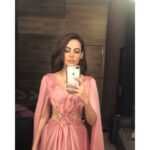 Mandana Karimi Instagram - Abs,Makeupartist,dresses,hair extensions,shooting crew .......😩 😢When I get my life back 🧐 Ok bye got kitchen to cleanup 😒🥴 #newnormal #quarantine #missing #takemeback