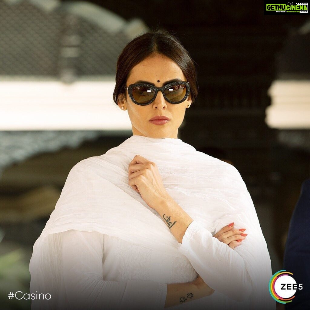 Mandana Karimi Instagram - To everyone else: Its a time of mourning To Rihanna: It's time to step up and grab power 😎 What do you all think Rihanna is planning and hiding behind those sunglasses? #MyGameMyRules #CasinoOnZEE5 Premieres 12th June