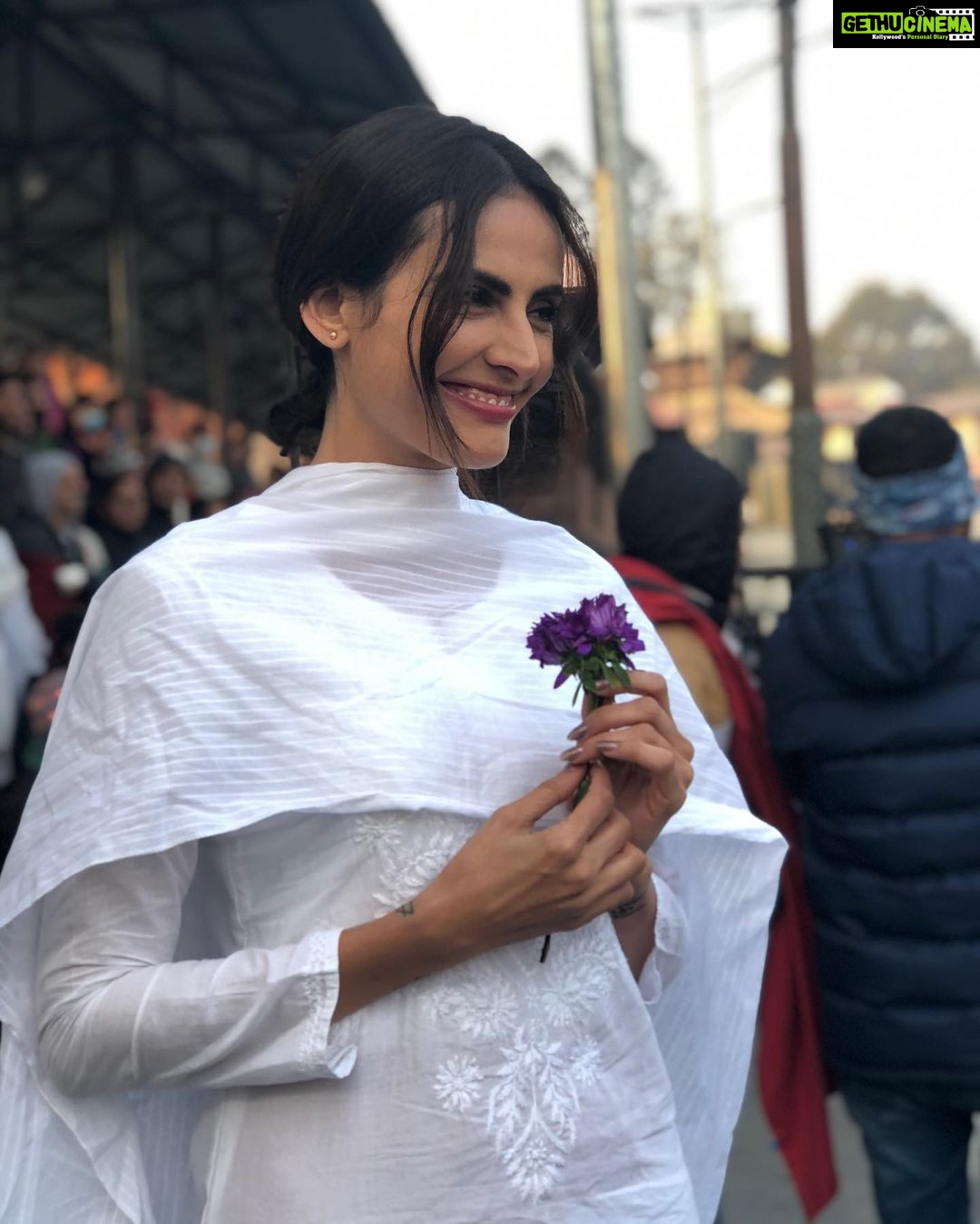 Mandana Karimi Instagram - My reaction to #thecasino trailer launch response π Thank you for the love π @karanvirbohra @sudanshu_pandey @the_hardik_gajjar @zee5premium #june12th #onsetπ₯π¬ #flashback