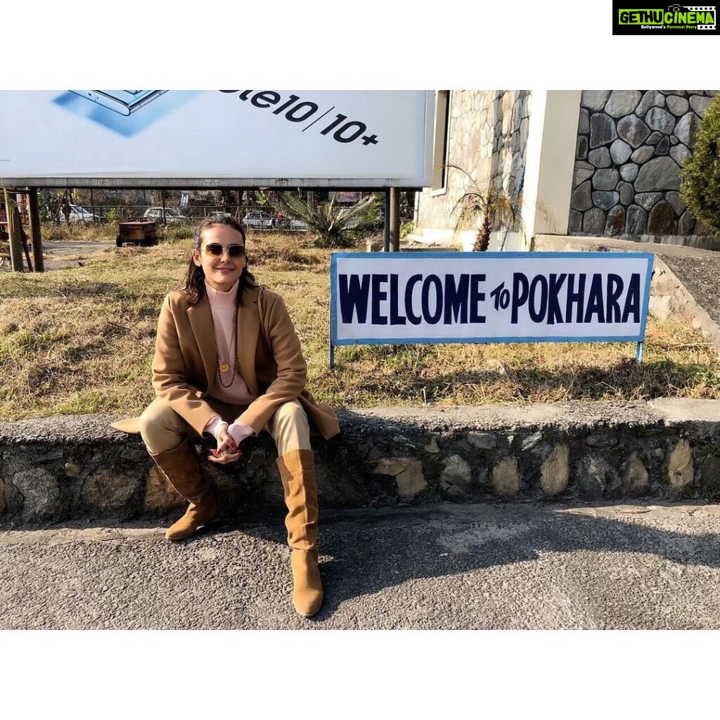 Mandana Karimi Instagram - The world is your playground when you get to play different characters wherever you go. Humble gratitude towards my art..that makes me see the world..take me places..let’s me see the world ❤️ #nepal #pokhra #grattitude #casino 🥰 Pokhara city of Nepal.