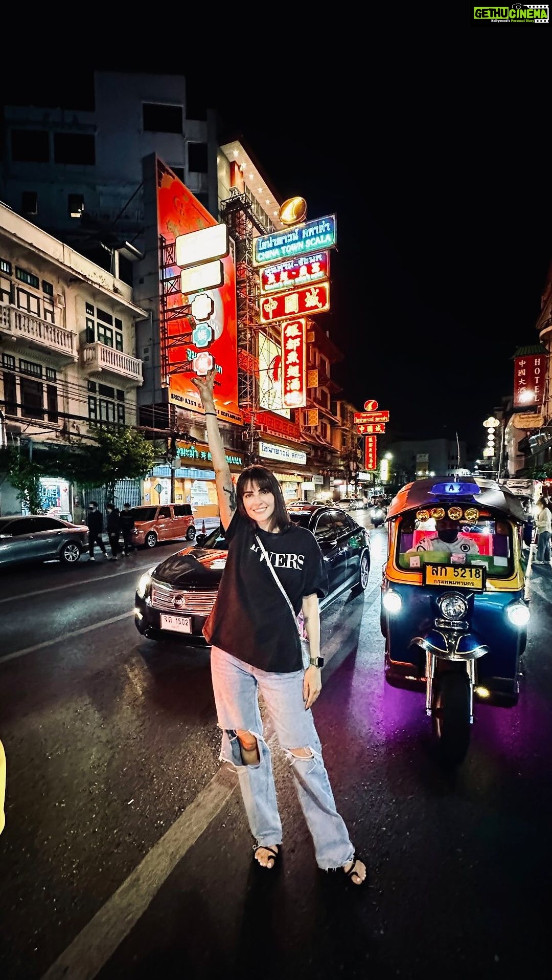 Mandana Karimi Instagram - People who love to eat are always the best people 😜 #food สีลม ถนนสุรวงศ์