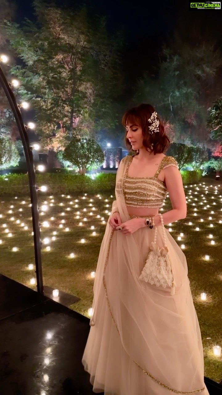 Mandana Karimi Instagram - December 🤍 #looks Mumbai - मुंबई