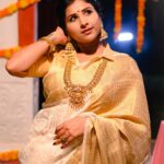 Mangli Instagram - Happy Bathukamma To all ❤️ . . Outfil : @meenakshilucknowchikanworks Jewellery @emmadi_silver_jewellery . . . #Mangli #Telangana #AndhraPradesh #FolkQueen #TelanganaSongs #janapadam #India #queen #Hyderabad #Banjara #MangliSinger #MangliSongs #Folk #insta #InstaReels #Traditional #SarangaDariya #Tollywood