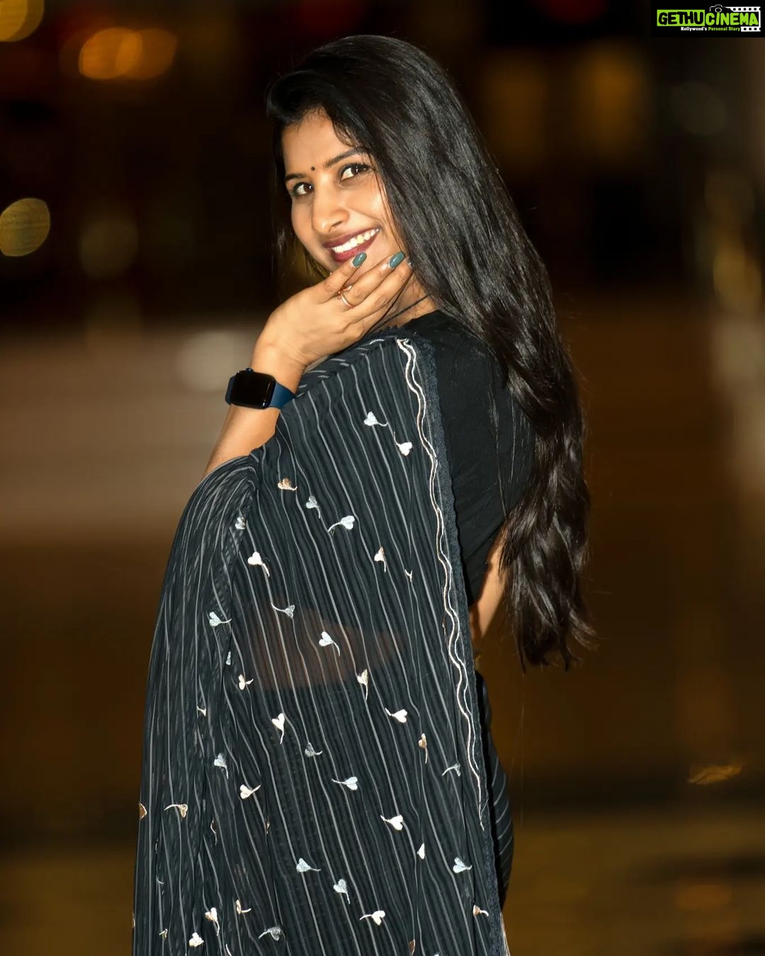 Mangli Instagram - Beauty is not in the face; beauty is a light in the heart 💖 . . Saree @samathachowdari Jewellery @yuvi_collections . . . #Mangli #Telangana #AndhraPradesh #FolkQueen #TelanganaSongs #janapadam #India #queen #Hyderabad #Banjara #MangliSinger #MangliSongs #Folk #insta #InstaReels #Traditional #SarangaDariya #Tollywood