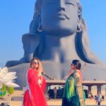 Mangli Instagram - Shivoham is an offering from us @prithvigandharv @sumeettappoo to our favourite #shiva ! The most divine experience recording, shooting and releasing this audio video #shivoham through the best @sufiscore ! @iammangli -thank you for collaborating on this one and moreover for loving the track and @indravathi__chauhan for taking this video for us ♥️♥️♥️! Have you heard it yet and watched the video? #meenaljain #meenalarians #shivoham #shiva #spiritual #sumeettappoo #prithvigandharv #sufiscore #rudraksha #manglisinger #indravathichouhan #music #soulful #grateful