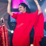 Mangli Instagram - Choose to Shine ✨✨red❤️🥰 Outfit @meenakshilucknowchikanworks Jewellery @emmadi_silver_jewellery #mangli #singermangli #Karnnataka #kanadasongs #SarangaDariya #FolkQueen