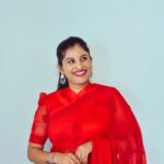Mangli Instagram - Choose to Shine ✨✨red❤️🥰 Outfit @meenakshilucknowchikanworks Jewellery @emmadi_silver_jewellery #mangli #singermangli #Karnnataka #kanadasongs #SarangaDariya #FolkQueen