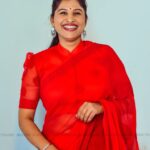 Mangli Instagram - Choose to Shine ✨✨red❤️🥰 Outfit @meenakshilucknowchikanworks Jewellery @emmadi_silver_jewellery #mangli #singermangli #Karnnataka #kanadasongs #SarangaDariya #FolkQueen