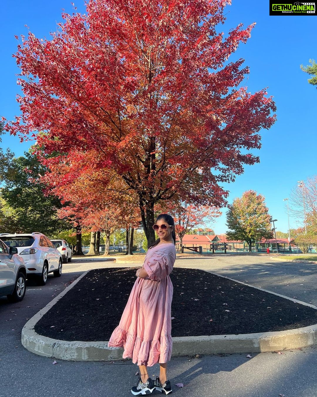 Mangli Instagram - Getting in to fall 🥰#Beautyofnature #newjersy #usa🇺🇸 @dahlia_label