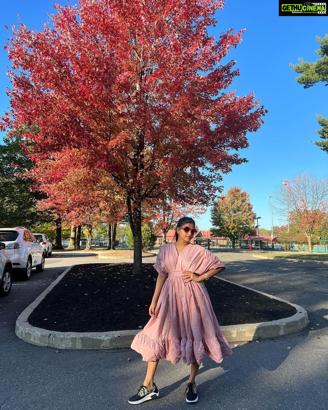 Mangli Instagram - Getting in to fall 🥰#Beautyofnature #newjersy #usa🇺🇸 @dahlia_label