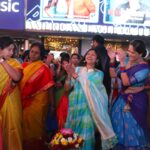 Mangli Instagram - This is HISTORY! For the first time ever in the history of Telugu music, I’ve been bestowed upon the honour and privilege to have performed at the World Famous “Times Square” @ Melting Pot of the world, New York City. I would like to take this opportunity to thank the Hon’ble @nycmayor Eric Adams Sir, #TANA president #anjayya Chowdary garu,TANA cultural chair @sirisha tunuguntla , TANA past president @jay talluri Deputy Commissioner@dilipchauhan sir, @peoplemediafactory #tg vishwaprasad garu & my heartfelt gratitude to @ujwal_kasthala garu for putting all of this together. Forever & ever grateful. 🙏 #mangli #timesquare #Nyc #nyctimessquare #telagana #anasuya Time Square New York City