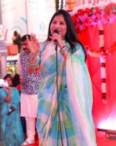 Mangli Instagram - This is HISTORY! For the first time ever in the history of Telugu music, I’ve been bestowed upon the honour and privilege to have performed at the World Famous “Times Square” @ Melting Pot of the world,  New York City. I would like to take this opportunity to thank the Hon’ble @nycmayor Eric Adams Sir, #TANA president #anjayya Chowdary garu,TANA cultural chair @sirisha tunuguntla , TANA past president @jay talluri Deputy Commissioner@dilipchauhan sir, @peoplemediafactory #tg vishwaprasad garu & my heartfelt gratitude to @ujwal_kasthala garu for putting all of this together. Forever & ever grateful. 🙏

#mangli #timesquare #Nyc #nyctimessquare #telagana #anasuya