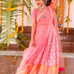 Mangli Instagram - BE STRONG BE BEAUTIFUL BE YOU 💃🏻💃🏻 Coustom @swathiveldandi_official Jewellery @emmadi_silver_jewellery #Mangli #Telangana #AndhraPradesh #FolkQueen #TelanganaSongs #janapadam #India #queen #Hyderabad #Banjara #MangliSinger #MangliSongs #Folk #insta #InstaReels #Traditional #SarangaDariya #Tollywood