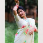 Mangli Instagram - Make them stop and stare 😉 Costume : @swathiveldandi_official Jewellery : @emmadi_silver_jewellery #Mangli #Telangana #AndhraPradesh #FolkQueen #TelanganaSongs #janapadam #India #queen #Hyderabad #Banjara #MangliSinger #MangliSongs #Folk #insta #InstaReels #Traditional #SarangaDariya #Tollywood