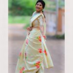 Mangli Instagram - Make them stop and stare 😉 Costume : @swathiveldandi_official Jewellery : @emmadi_silver_jewellery #Mangli #Telangana #AndhraPradesh #FolkQueen #TelanganaSongs #janapadam #India #queen #Hyderabad #Banjara #MangliSinger #MangliSongs #Folk #insta #InstaReels #Traditional #SarangaDariya #Tollywood