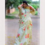 Mangli Instagram - Make them stop and stare 😉 Costume : @swathiveldandi_official Jewellery : @emmadi_silver_jewellery #Mangli #Telangana #AndhraPradesh #FolkQueen #TelanganaSongs #janapadam #India #queen #Hyderabad #Banjara #MangliSinger #MangliSongs #Folk #insta #InstaReels #Traditional #SarangaDariya #Tollywood