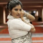 Mangli Instagram - BEAUTY IS AN ATTITUDE 😇 . . Saree @samathachowdari Jewellery @yuvi_collections . . . #Mangli #Telangana #AndhraPradesh #FolkQueen #TelanganaSongs #janapadam #India #queen #Hyderabad #Banjara #MangliSinger #MangliSongs #Folk #insta #InstaReels #Traditional #SarangaDariya #Tollywood