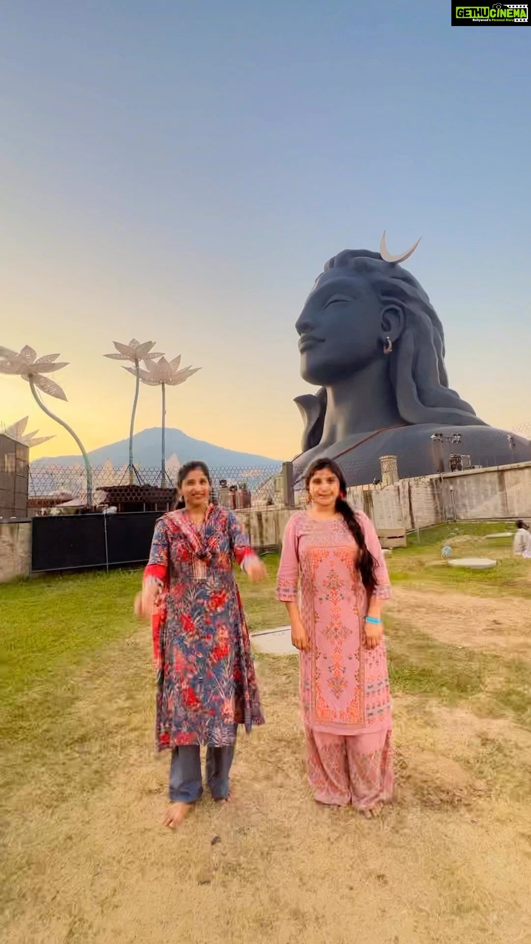 Mangli Instagram - Harahara Mahadev! 🕉🙏🏻❤️@indravathichouhan❤️#adiyogishivastatue🔱 Coimbatore 🥰#ishafoundation #sadguru