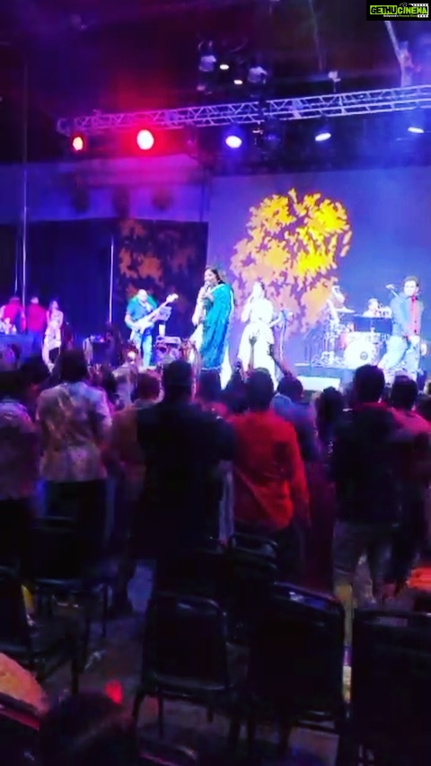 Mangli Instagram - Thank you so much Chicago I never forget ur love ❤️ nd support .. it was amazing show I had yesterday night … 🔥🔥@sudhakarpadmanabhuni thank you Sudhakar😍
