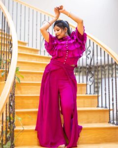 Mangli Instagram - Everything is better in pink 💖💖

Outfit : @dahlia_label
Jewellery : @jewelleryatwholesale

#Mangli  #Telangana  #AndhraPradesh  #FolkQueen #TelanganaSongs  #janapadam #India  #Fashion #Beauty #queen #Hyderabad #Banjara #MangliSinger  #MangliSongs #Folk #insta #InstaReels #Traditional #DBoss #SarangaDariya