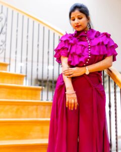 Mangli Instagram - Everything is better in pink 💖💖

Outfit : @dahlia_label
Jewellery : @jewelleryatwholesale

#Mangli  #Telangana  #AndhraPradesh  #FolkQueen #TelanganaSongs  #janapadam #India  #Fashion #Beauty #queen #Hyderabad #Banjara #MangliSinger  #MangliSongs #Folk #insta #InstaReels #Traditional #DBoss #SarangaDariya