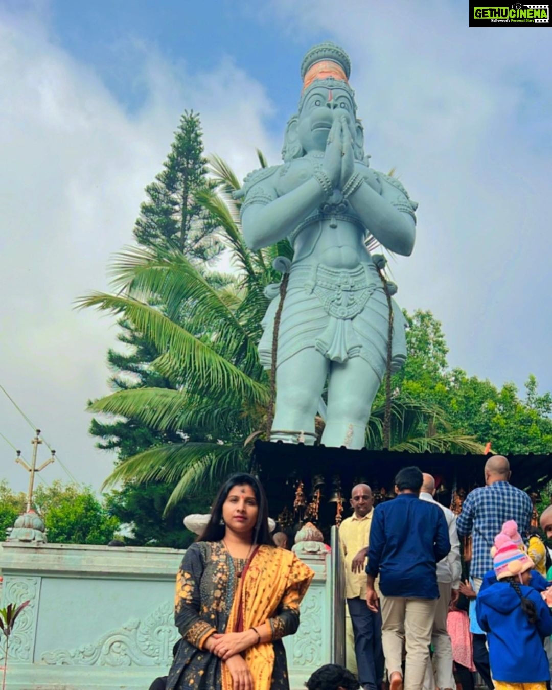 Mangli Instagram - Took the divine blessings of Lord Sri Venkateswara at Tirumala.feel very lucky to have had a special darshan of the Lord๐๐ป Jai sriram ๐ฉ